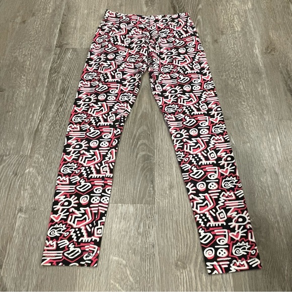 5/$20 JUSTICE T-Shirt + Abstract Graffiti Leggings - Girls Size 10 - Picture 5 of 6